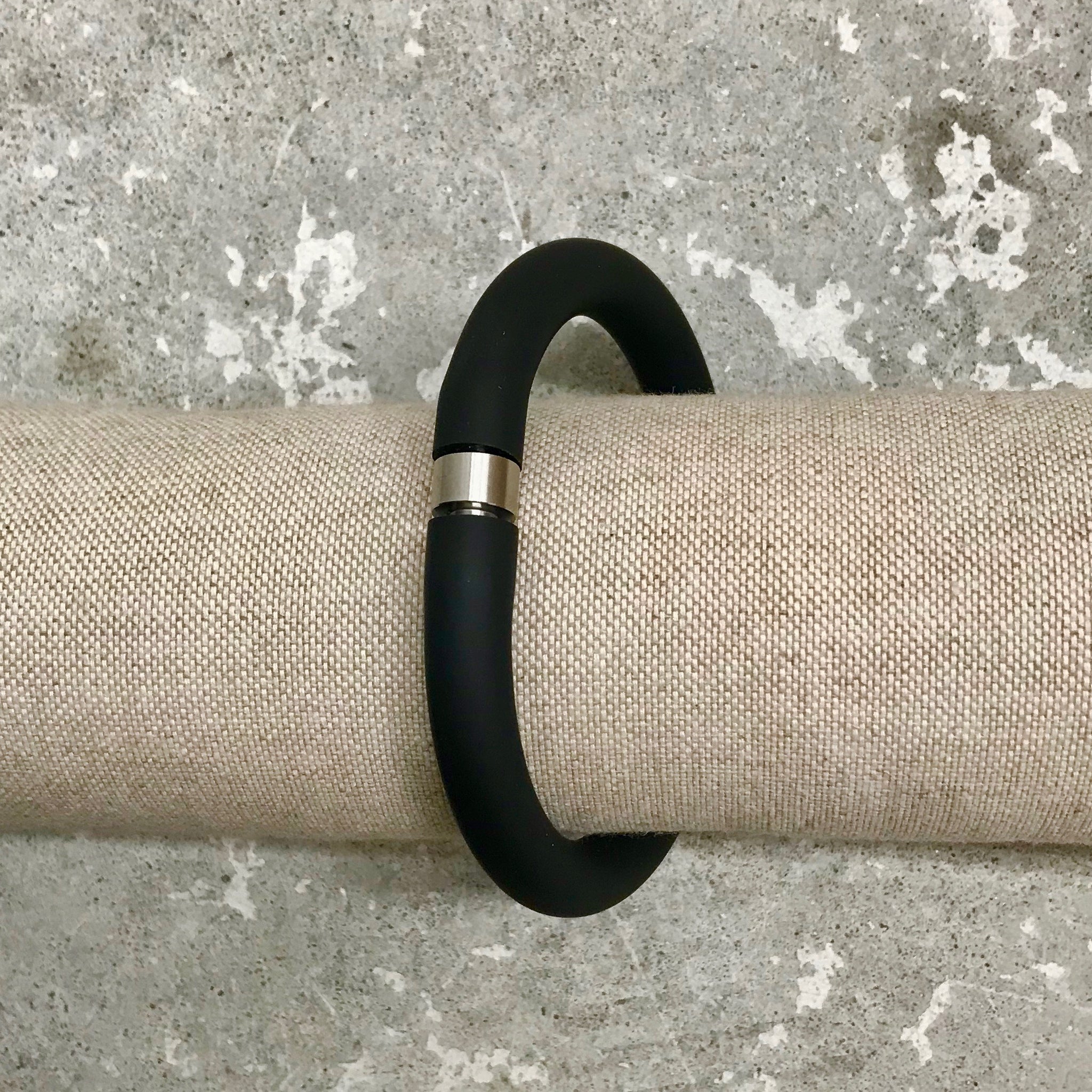 BRACELET THICK ROUND TUBE MAT