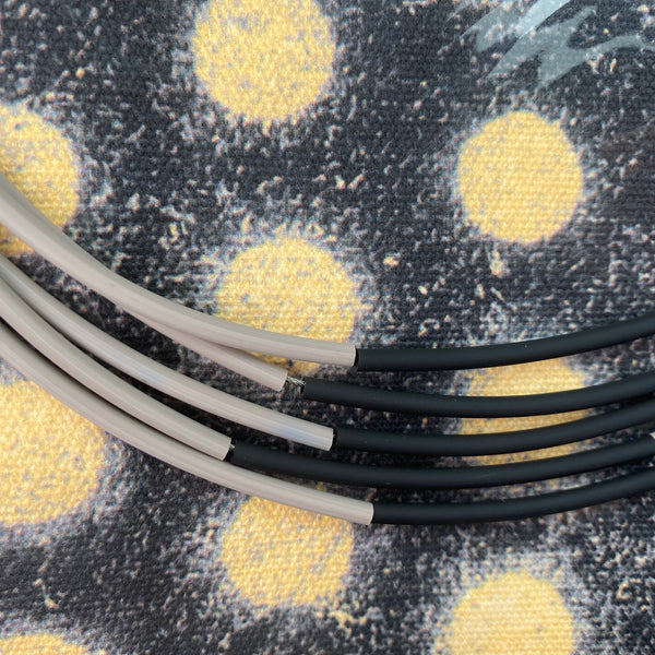 NECKLACE OF 6 STAINLESS STEEL STRINGS AND COLORFUL RUBBER TUBES