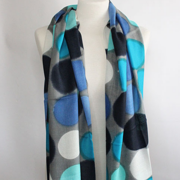 The Big Dot 100% Cashmere Scarf in white blue turquoise by Sjaelz & More on a mannequin.
