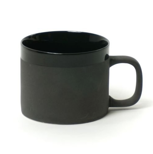 Medium CER CYL MAT with band mug by KINTA in black.