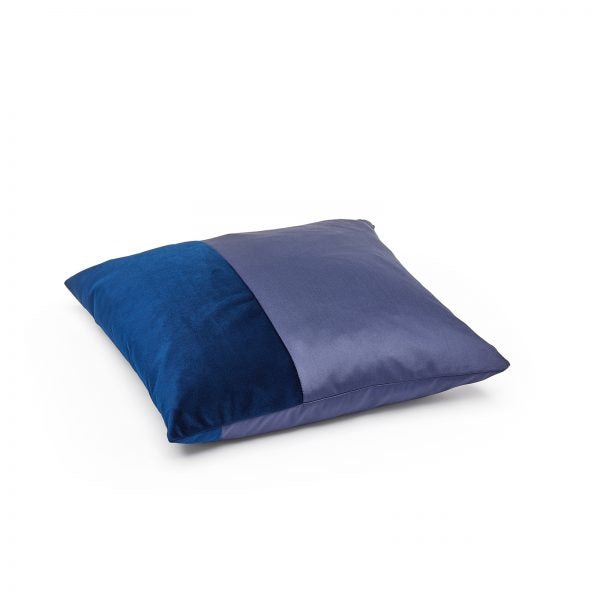 Side image of the Duo cushion by ONTWERPDUO in blue.